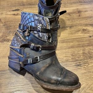 Freebird Boots - Crue, size 8, lavendar